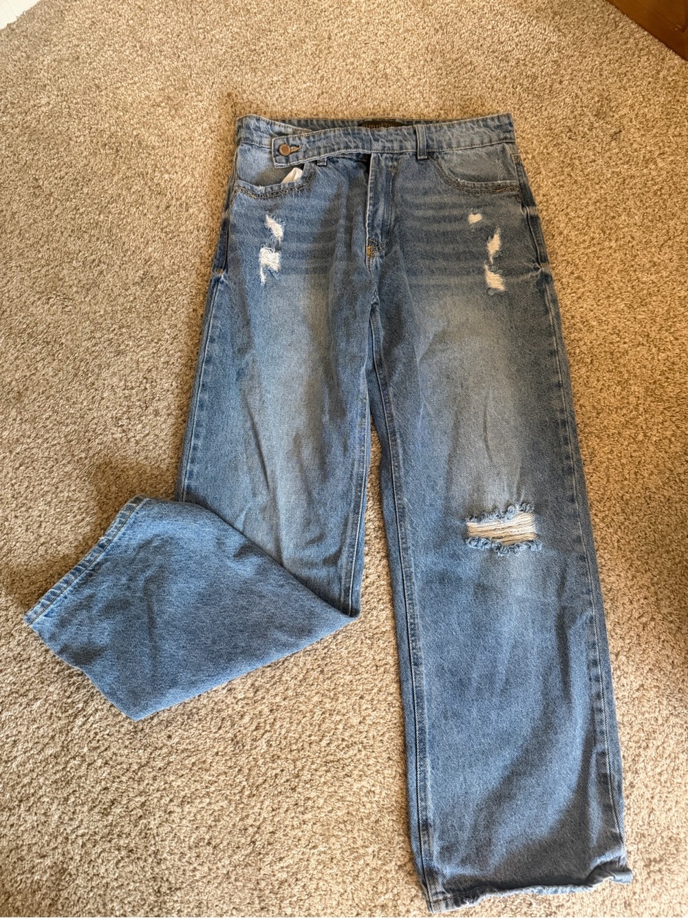 Juniors size 9 Relaxed Distressed Blue Jeans